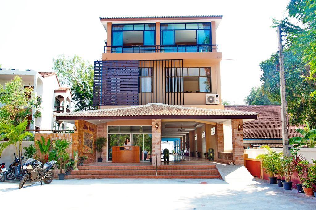 Sea Breeze Guest House Cha-Am Bagian luar foto