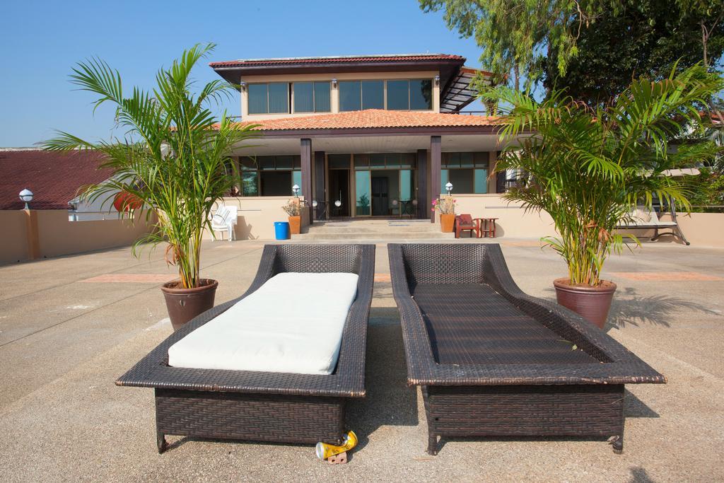 Sea Breeze Guest House Cha-Am Bagian luar foto