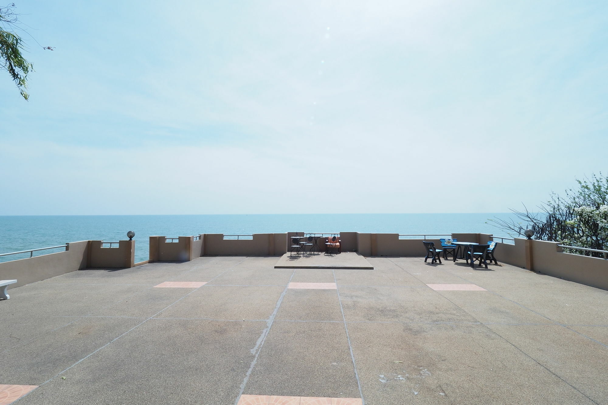 Sea Breeze Guest House Cha-Am Bagian luar foto